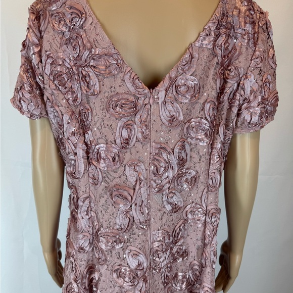 Alex Evenings Rosette A-Line Gown Sequins Short Sleeve in Rose Pink Size 18 - Picture 9 of 16